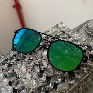 QUAY SUNNIES JLO COLLAB